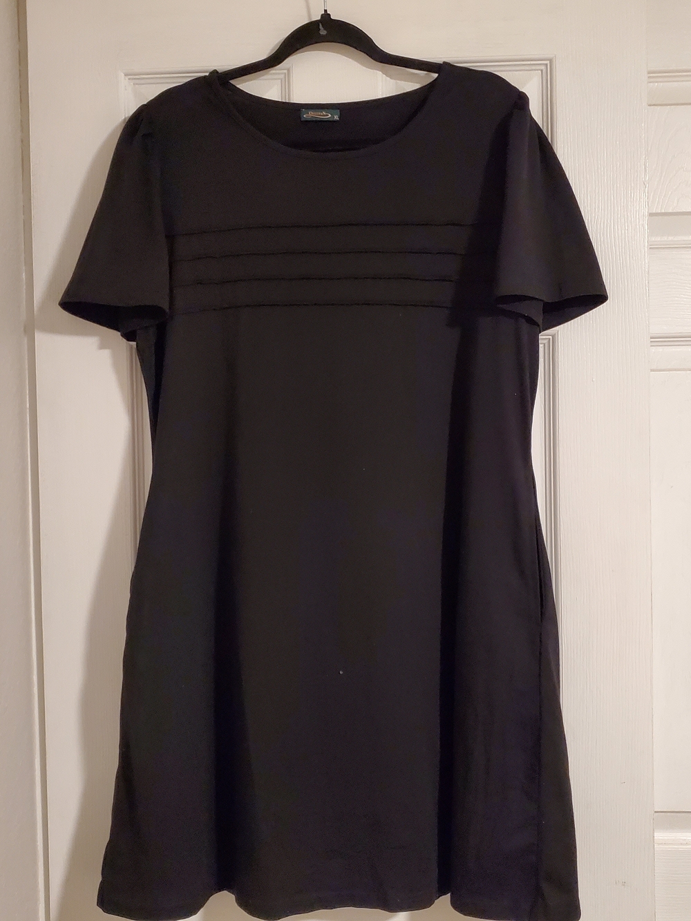 Women's Asymmetrical Black Short-Sleeve Shift Dress